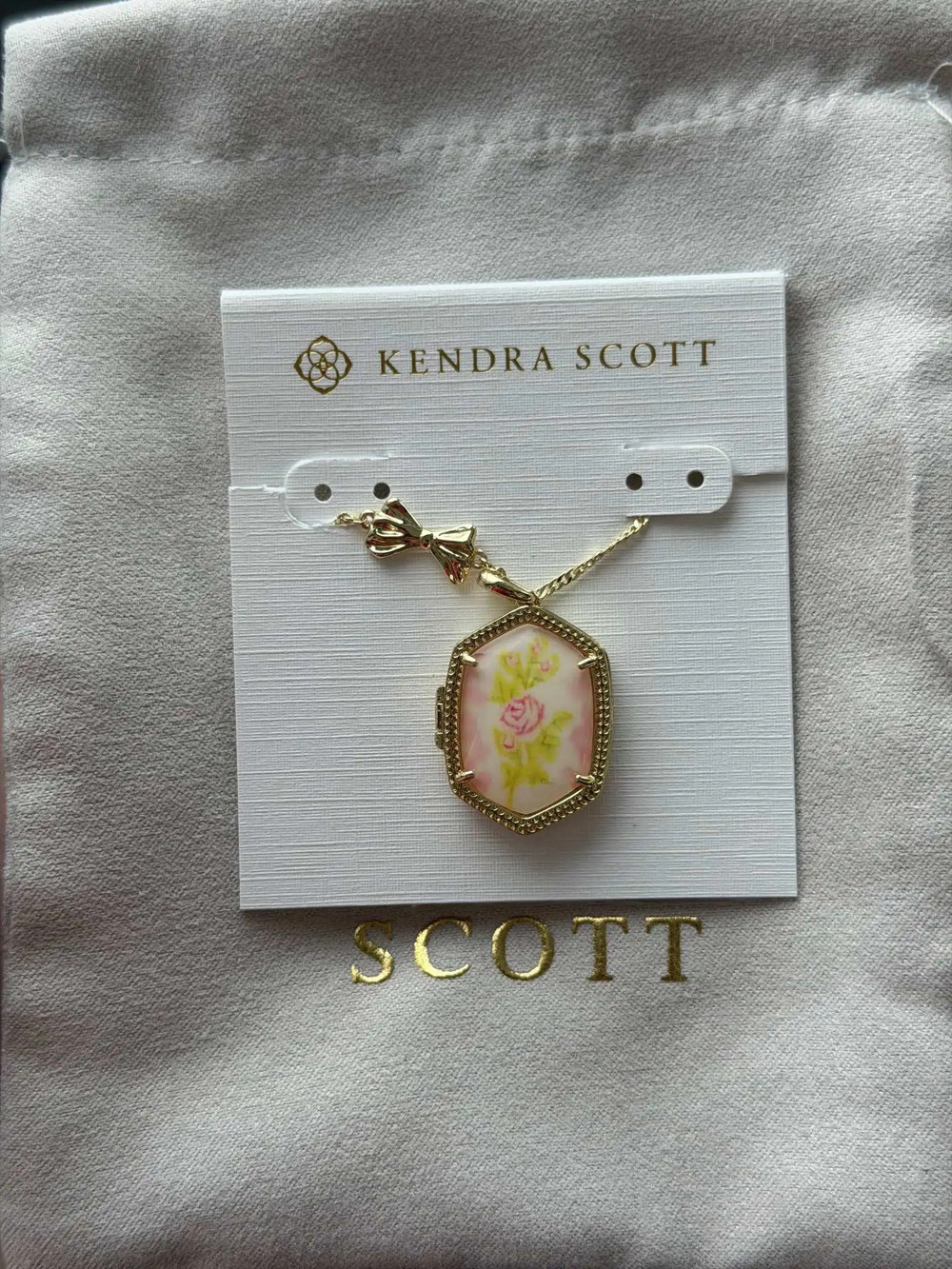 Kendra Scott Yellow Pendant Necklace